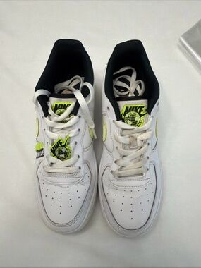 Nike Air Force 1 '07 Youth  LV8 Worldwide Pack Volt Size 7